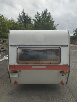 Karavan Knaus 400 na pevné stání - 3