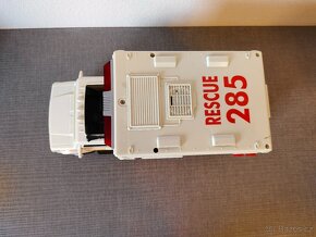 Auto ambulance, sanitka-houká - 3
