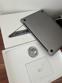 Macbook Pro 13,3 palec Retina - 3
