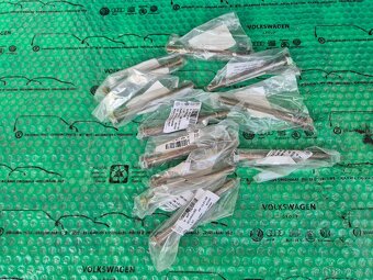 šroub konzole motoru Škoda Felicia 1.6 , 1.9d N90711801 , N - 3