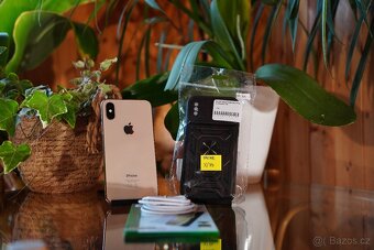 iPhone XS 64GB zlatý - 3