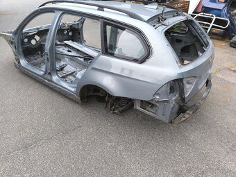 Bmw e91 výřezy z karoserie - 3