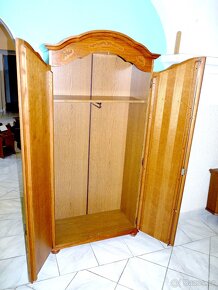 stylová dvoudveřovou šatní skříň - 3