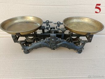 Starožitné rovnoramenné váhy s miskami - 3