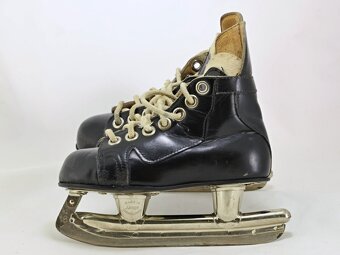 Prodám starší dětské kožené brusle - 3