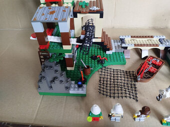 Lego 5987 Dino Research Compound - 3