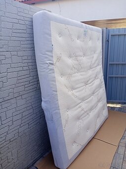 Prodám kvalitní matraci  (Futon) 180cm x 200cm - 3