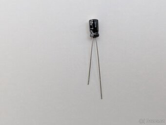 Kondenzátor elektrolytický 1uF/50V Panasonic - 3
