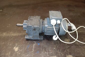 Elektromotor s převodovkou 53 ot./min - 3