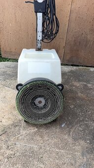 Myci stroj Numatic - 3