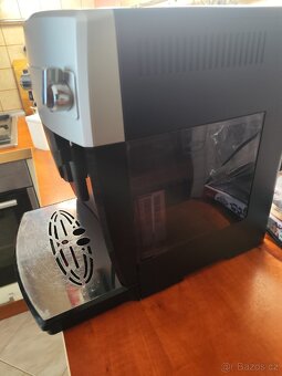 Prodám automatický kávovar DeLonghi ESAM 02.110 - 3