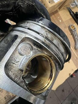 Písty BMW M50D N57D30C 11258506105 - 3