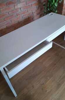 Psací stůl MICKE - IKEA - 3