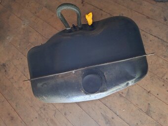 Fiat 124,nádrž na fiat 124,spider - 3
