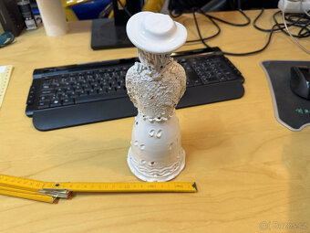 Dekorativní figurka v bílém provedení - hezký stav, nezničen - 3