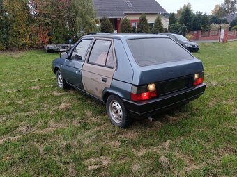 Favorit  r.v.1990 karbec pekny stav HP sporting - 3