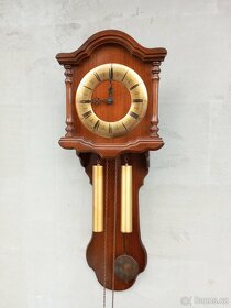 Staré dřevěné zdobené nástěnné závažové mechanické hodiny - 3