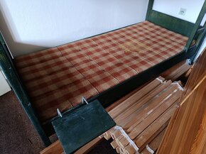 Patrová dřevěná postel - 3