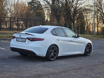 Alfa Romeo Giulia 2.0TB Q2 285HP Pogea / Performance Pack - 3