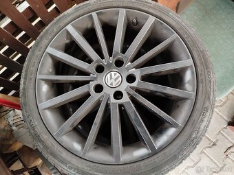 225/40 R18 - 3