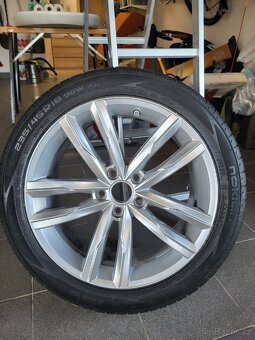 Prodam novou pneu 235/45 r18 Nokian - 3