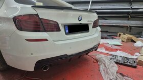 Spoiler na kufr M design na BMW 5 F10 - ČERNÝ LESK - 3