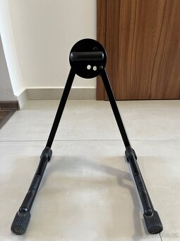 Stojan na kytaru Stagg - 3