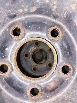 Kola se zimní pneu 195/65 R15 - 3