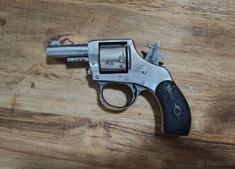 Revolver Harrington Richardson Young America 32 S&W - 3