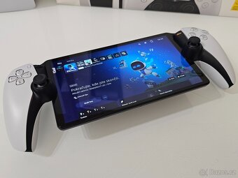 PLAYSTATION 5 SLIM s MECHANIKOU + PLAYSTATION PORTAL REMOTE - 3