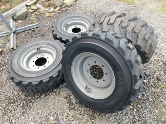 Pneu + disky BOBCAT - 3