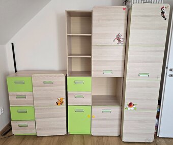 Dětská skříň + stůl - 3