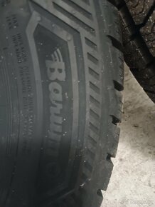 Prodám dvě zimní pneumatiky Barum 205/65R16C - 3