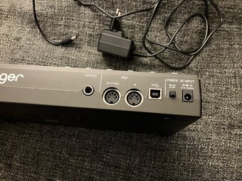 Behringer TD-3 (TD-3-BK) - Bass Line Syntezátor - 3