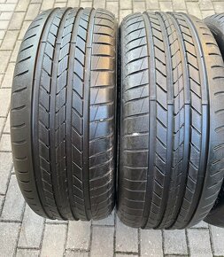 Použité letní pneu: 235/45/R19 - 4 kusy. RunFlat - 3