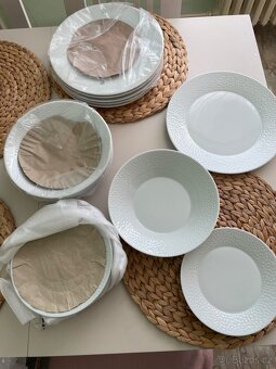 NOVÁ Thun MOSAIC talířová porcelánová sada bílá 18 dílná - 3
