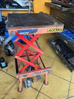 Servisní stojan na motorky - 3
