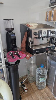 Foodtruck / pojízdná kavárna 2 x 4 m - 3