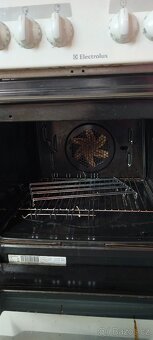 Plně funkční elektrický sporák za basu piv - 3