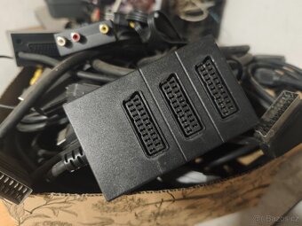 Krabice Scart kabelů, rozbočovače, redukce na cinch - 3