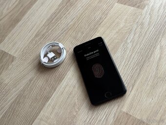 Apple iPhone SE 2020 (2. Gen) 64Gb - Černý - 3