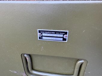 Vojenská armádní kovová bedna se šuplíkem zamykatelná - 3