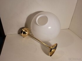 mosazný lustr, velká bílá opálová koule 30 cm - 3