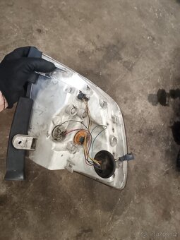 Prodám pravé zadní světlo na škoda Superb combi - 3
