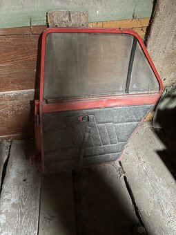 Pravé přední a zadní dveře Škoda 120 - 3