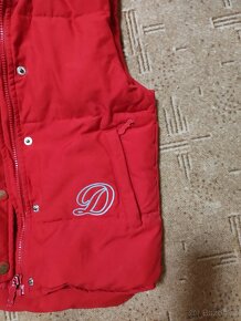 Krásná čevená vesta vel. 134 - 3