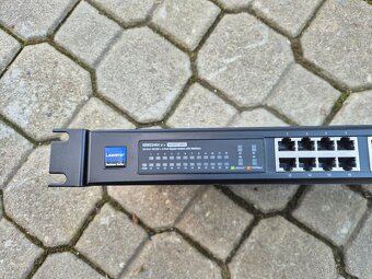 Linksys SRW224G4 switch - 3