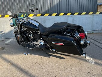 Harley Davidson ROADKING - 3
