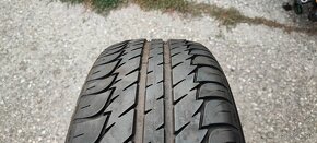 2 ks Letní pneumatiky 205/60/r16 , vzorek cca 4 mm - 3