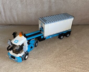 LEGO 10219 - Maersk Container Train - 3